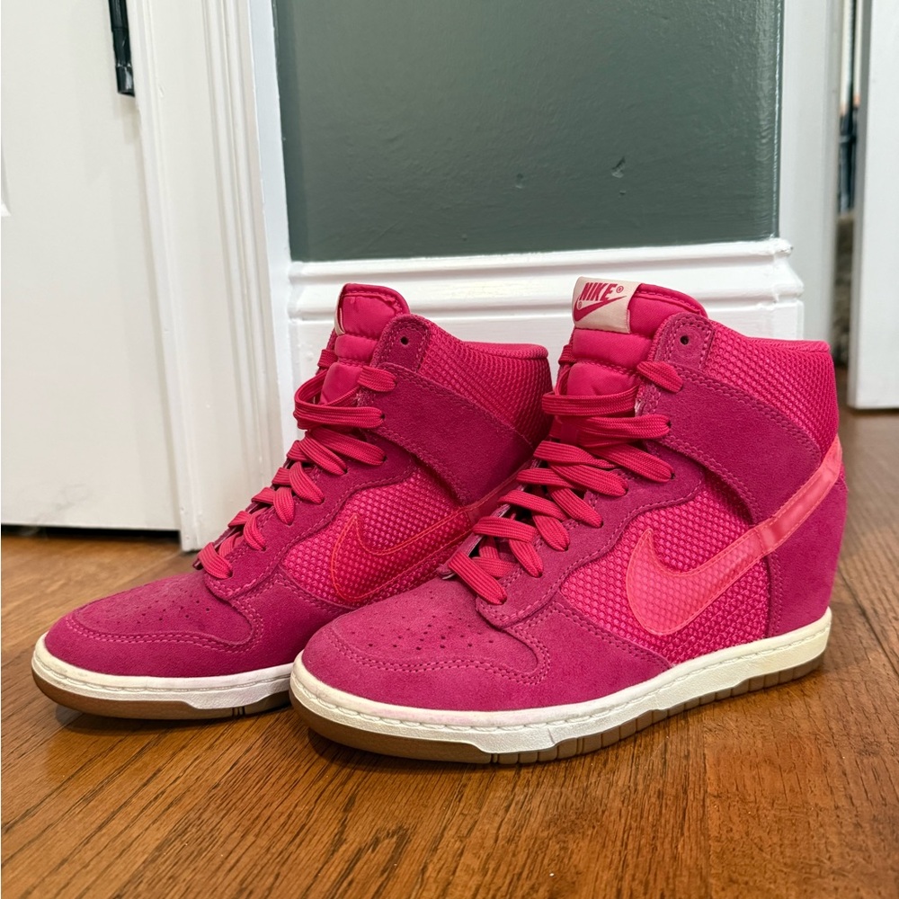 Nike Women's Fuchsia Sky Dunks High-Top Sneakers